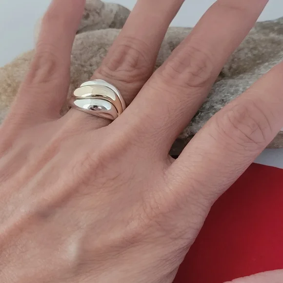 ❤️Size 7.5 Gorgeous 925 Sterling Silver and 14k Solid Yellow Gold Dome Ring!